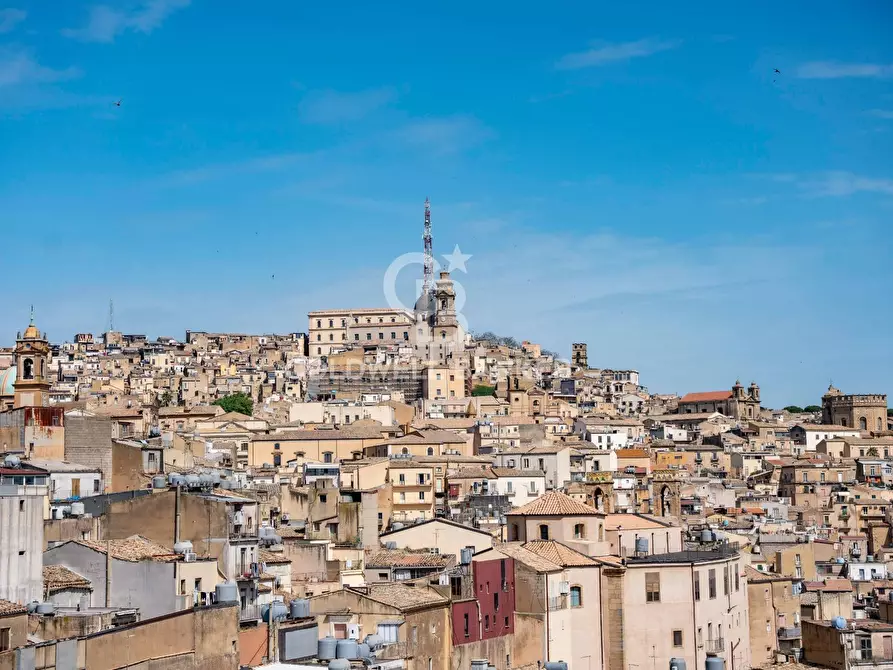 Immagine 100 di Palazzo in vendita  in Via Roma 165 167 169 a Caltagirone