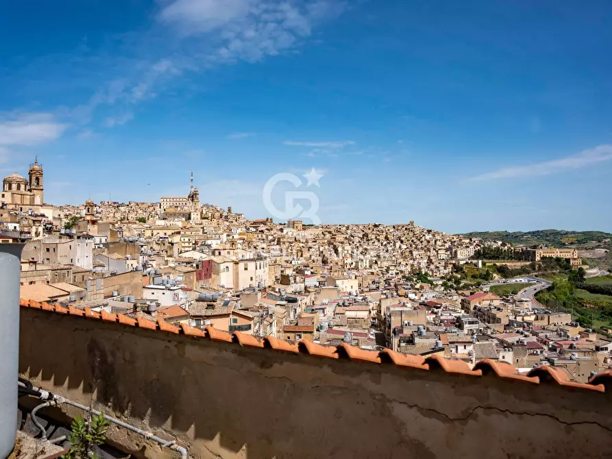 Immagine 101 di Palazzo in vendita  in Via Roma 165 167 169 a Caltagirone