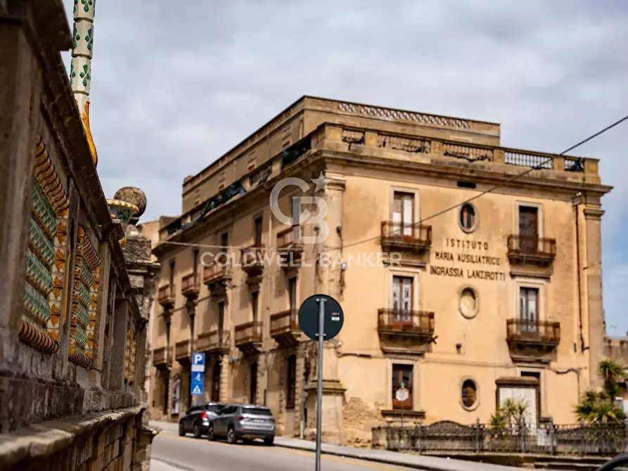 Immagine 3 di Palazzo in vendita  in Via Roma 165 167 169 a Caltagirone