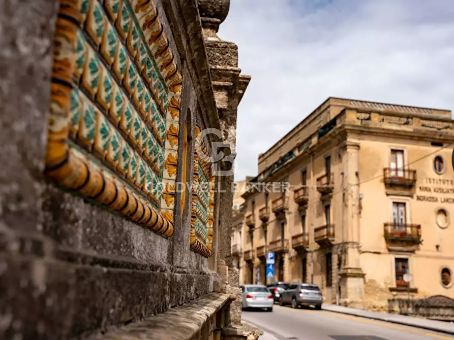 Immagine 6 di Palazzo in vendita  in Via Roma 165 167 169 a Caltagirone