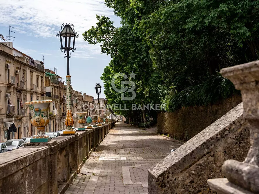 Immagine 9 di Palazzo in vendita  in Via Roma 165 167 169 a Caltagirone
