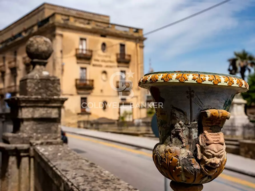 Immagine 7 di Palazzo in vendita  in Via Roma 165 167 169 a Caltagirone