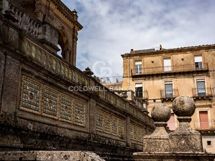 Immagine 5 di Palazzo in vendita  in Via Roma 165 167 169 a Caltagirone