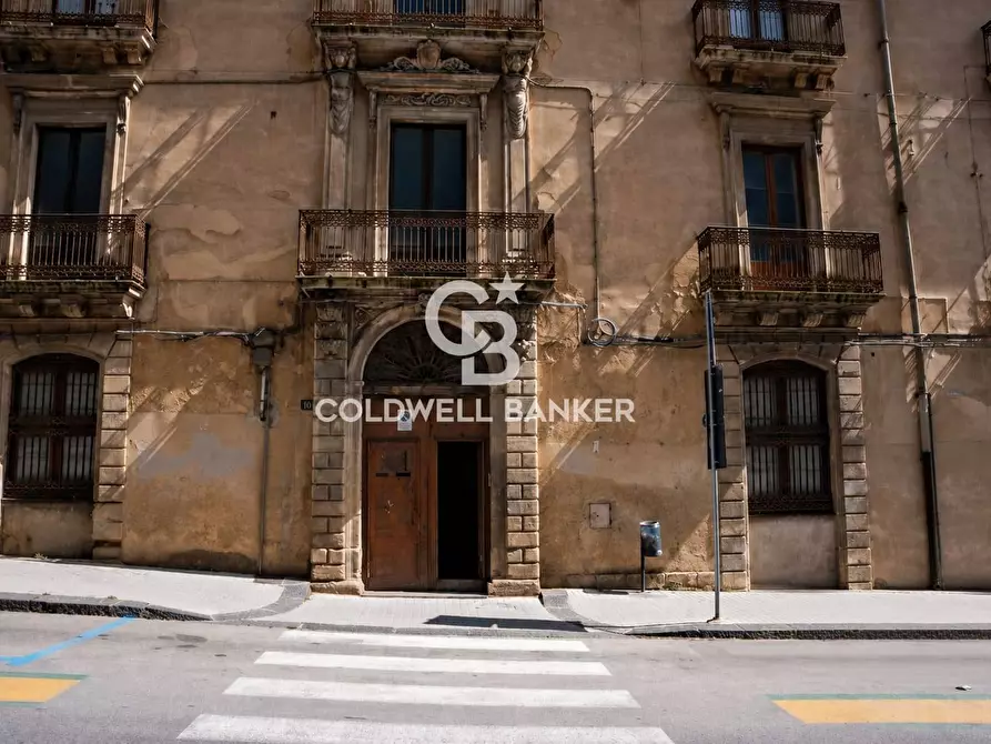 Immagine 17 di Palazzo in vendita  in Via Roma 165 167 169 a Caltagirone