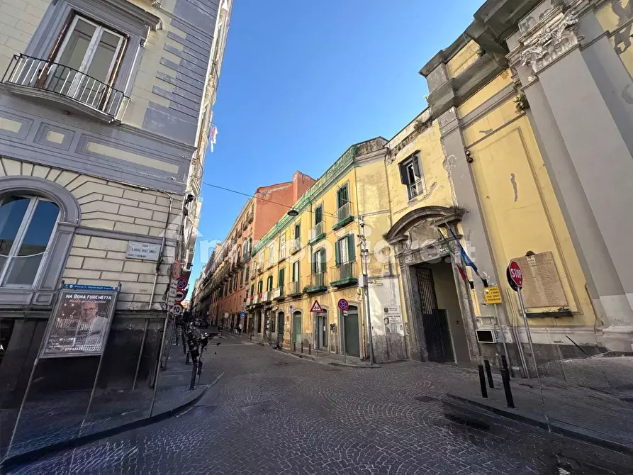 Immagine 3 di Ufficio in vendita  in Via Gennaro Serra a Napoli