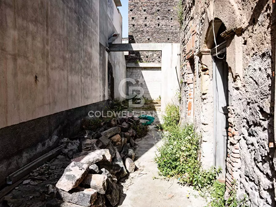Immagine 5 di Palazzo in vendita  in Via Rasa' 25 a Catania