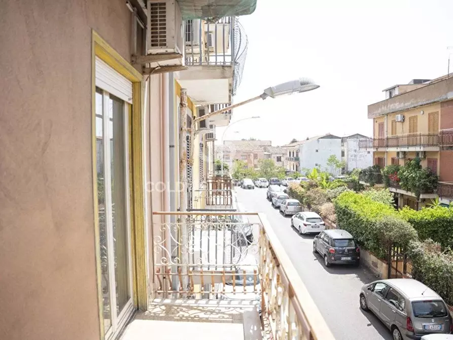 Immagine 10 di Palazzo in vendita  in via cimone 10 a Catania