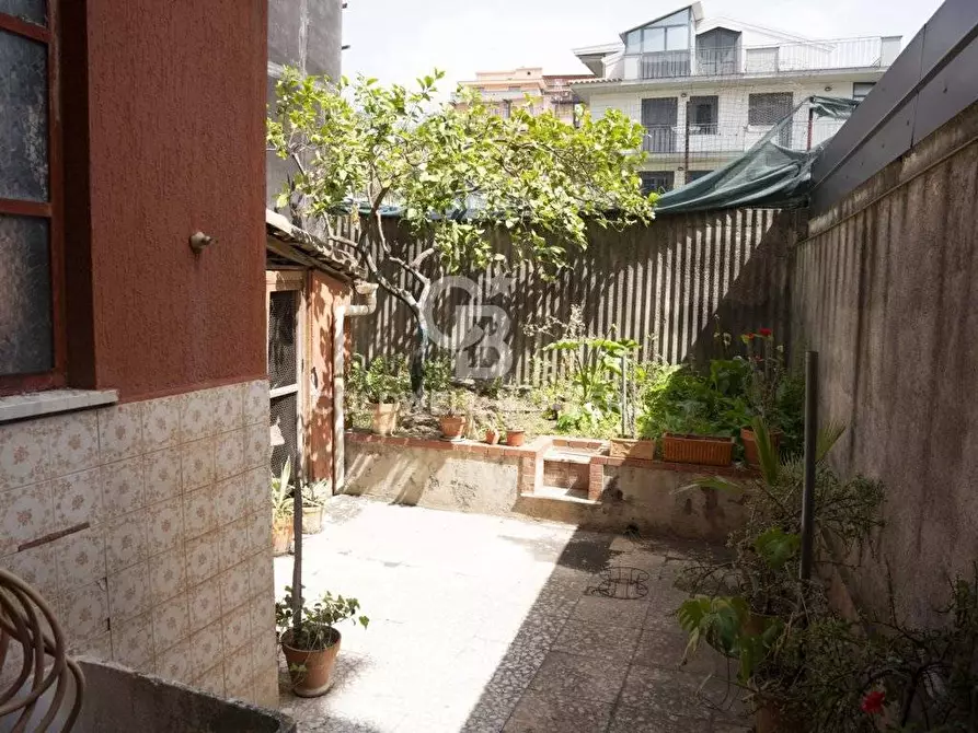Immagine 41 di Palazzo in vendita  in via cimone 10 a Catania
