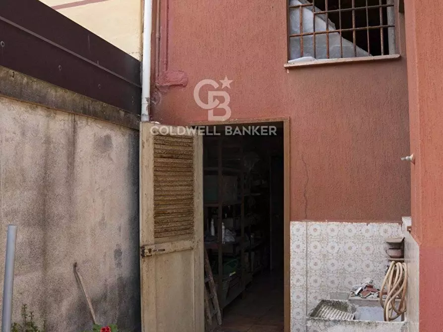 Immagine 43 di Palazzo in vendita  in via cimone 10 a Catania