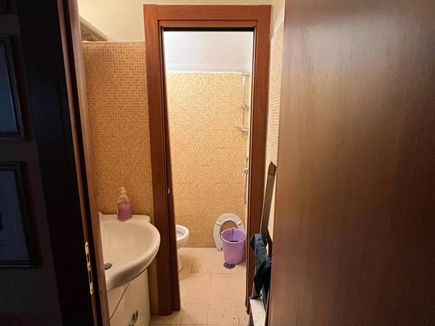 Immagine 9 di Ufficio in vendita  in Via Gennaro Serra a Napoli