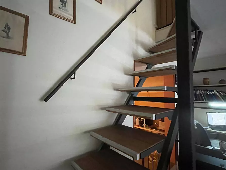 Immagine 10 di Ufficio in vendita  in Via Gennaro Serra a Napoli