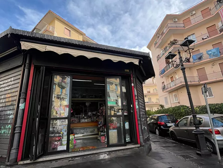 Immagine 7 di Locale commerciale in vendita  in PIAZZALE CESARE BATTISTI a Torre Del Greco
