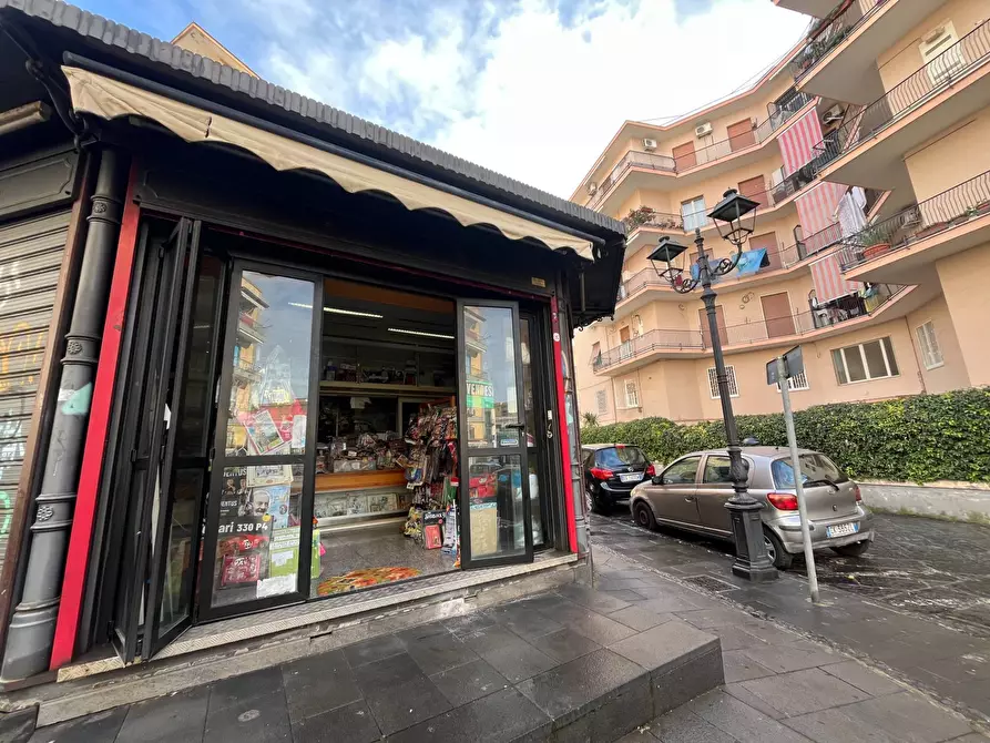 Immagine 9 di Locale commerciale in vendita  in PIAZZALE CESARE BATTISTI a Torre Del Greco