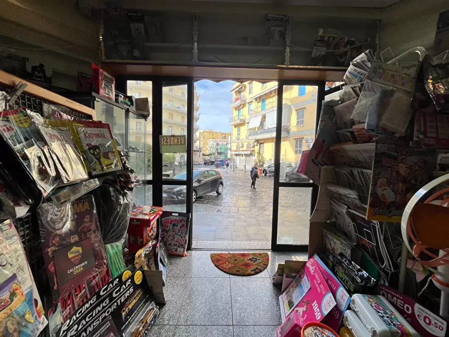 Immagine 11 di Locale commerciale in vendita  in PIAZZALE CESARE BATTISTI a Torre Del Greco