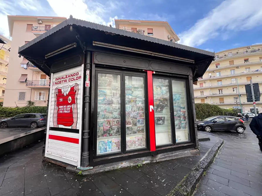 Immagine 8 di Locale commerciale in vendita  in PIAZZALE CESARE BATTISTI a Torre Del Greco