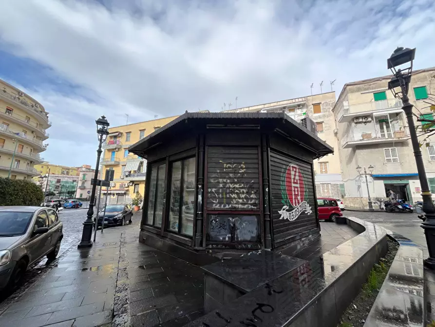 Immagine 1 di Locale commerciale in vendita  in PIAZZALE CESARE BATTISTI a Torre Del Greco