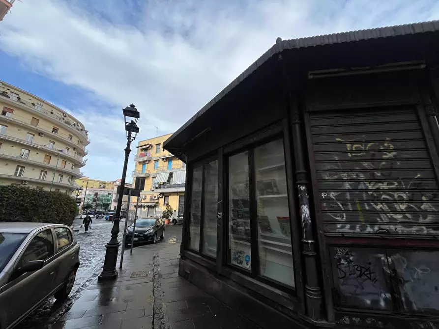 Immagine 6 di Locale commerciale in vendita  in PIAZZALE CESARE BATTISTI a Torre Del Greco