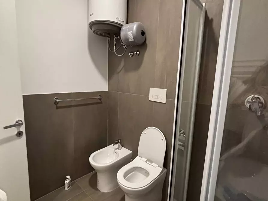 Immagine 15 di Negozio in affitto  in Via Giacomo Matteotti a Cattolica