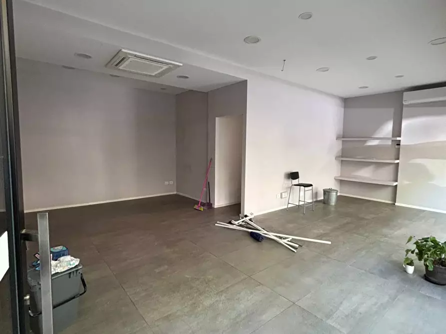Immagine 5 di Negozio in affitto  in Via Giacomo Matteotti a Cattolica