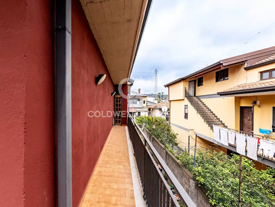 Immagine 25 di Palazzo in vendita  in Via Varese 12 a San Giovanni La Punta