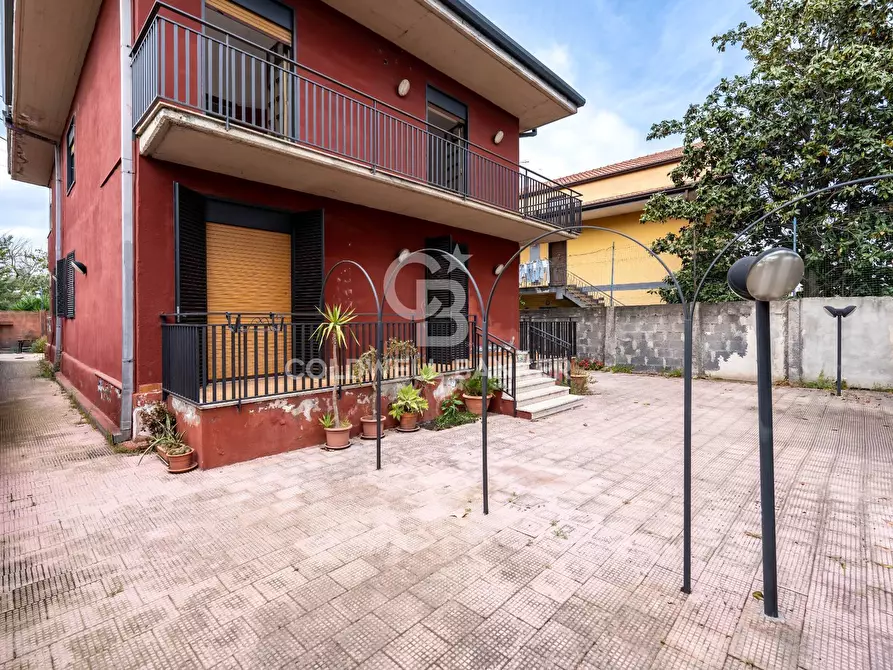 Immagine 3 di Palazzo in vendita  in Via Varese 12 a San Giovanni La Punta