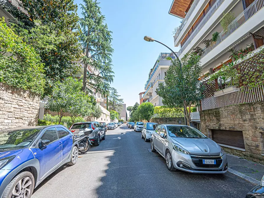 Immagine 35 di Appartamento in vendita  a Roma