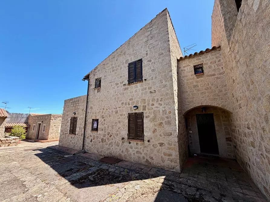Immagine 19 di Villa in vendita  in Baia Sardinia VIA DEI PINI SNC a Aggius