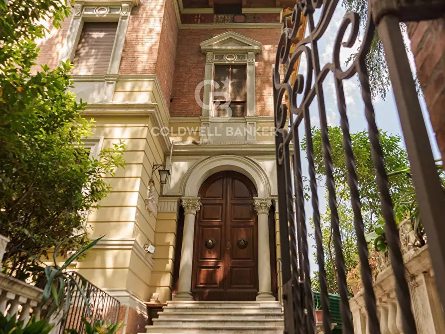 Immagine 1 di Villa in vendita  in Viale Luigi Chiavellati 16 a Foligno