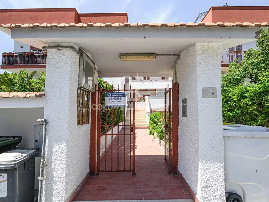 Immagine 2 di Appartamento in vendita  in Via U. Foscolo 2 a Santa Marinella