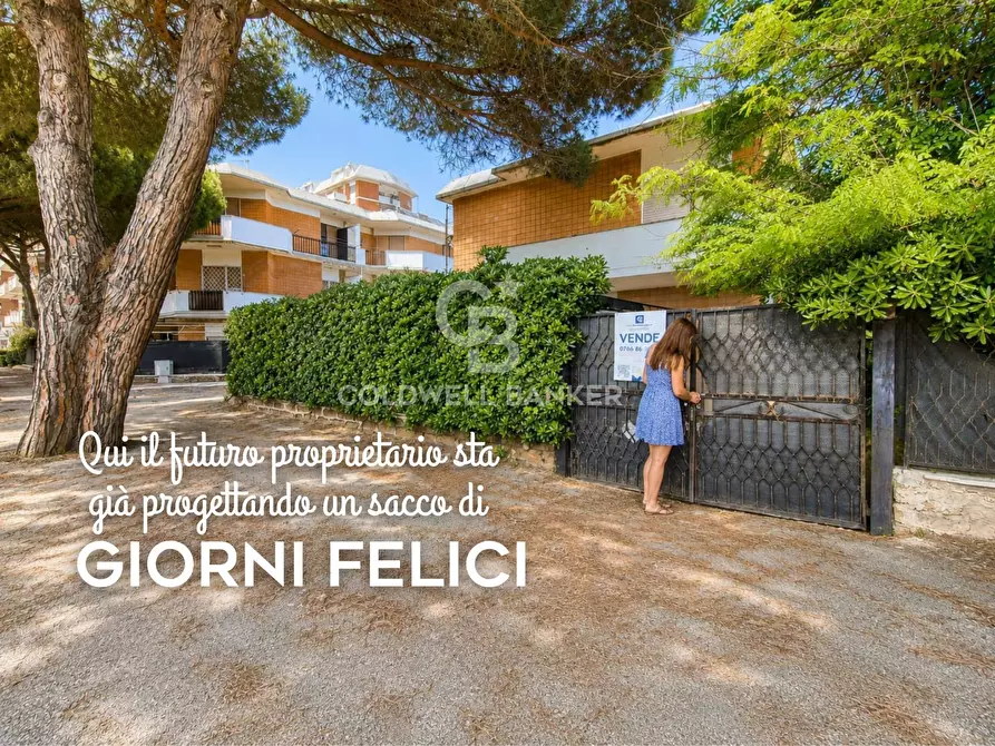 Immagine 1 di Villa in vendita  in Viale dei Navigatori 44 a Tarquinia