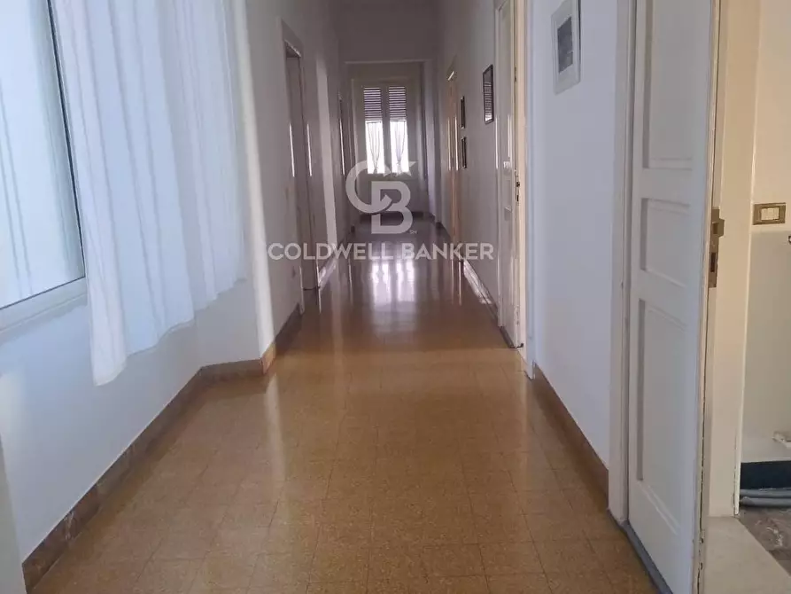 Immagine 3 di Locale commerciale in vendita  in Largo arcivescovado 15 a Taranto