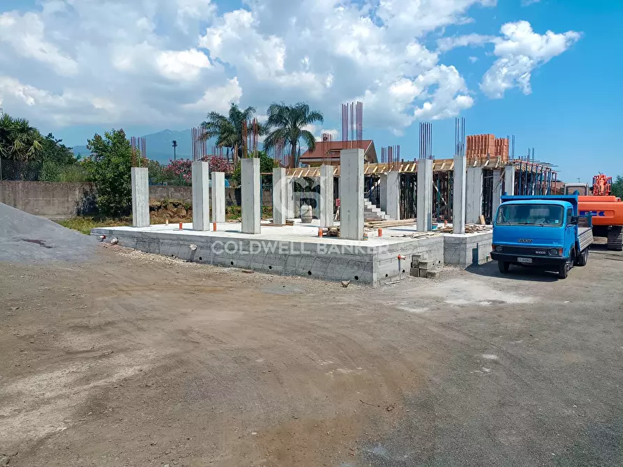 Immagine 2 di Villa in vendita  a Aci Sant'antonio