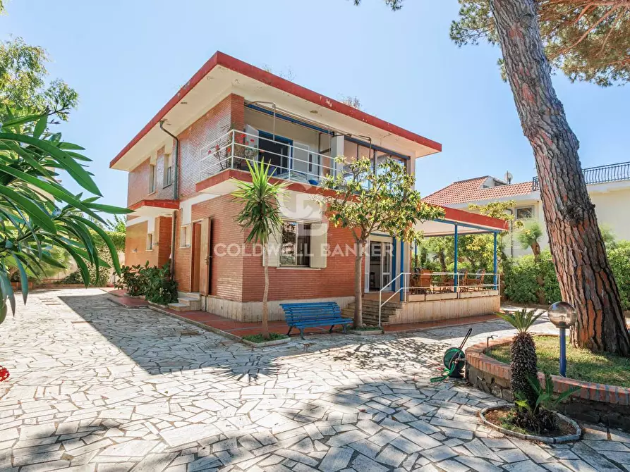 Immagine 1 di Villa in vendita  in Via Aurelia 136c a Santa Marinella