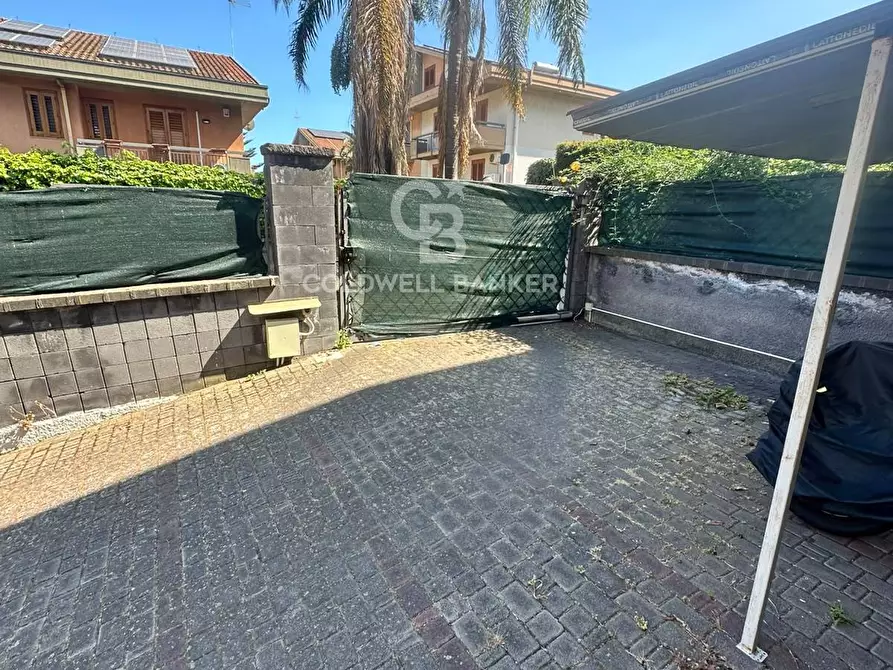 Immagine 9 di Villa in vendita  in Via Lecco 21 a Aci Catena