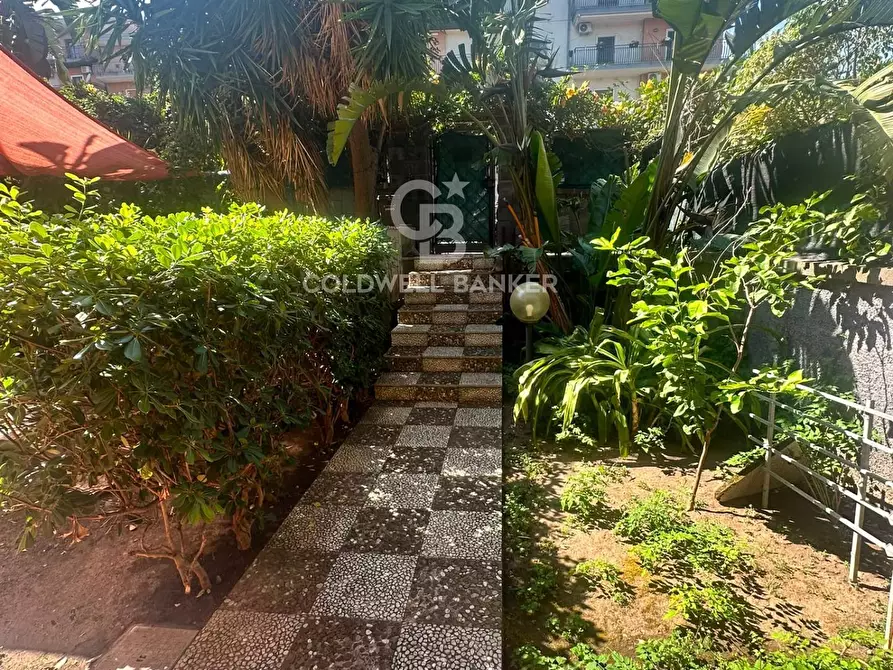 Immagine 4 di Villa in vendita  in Via Lecco 21 a Aci Catena