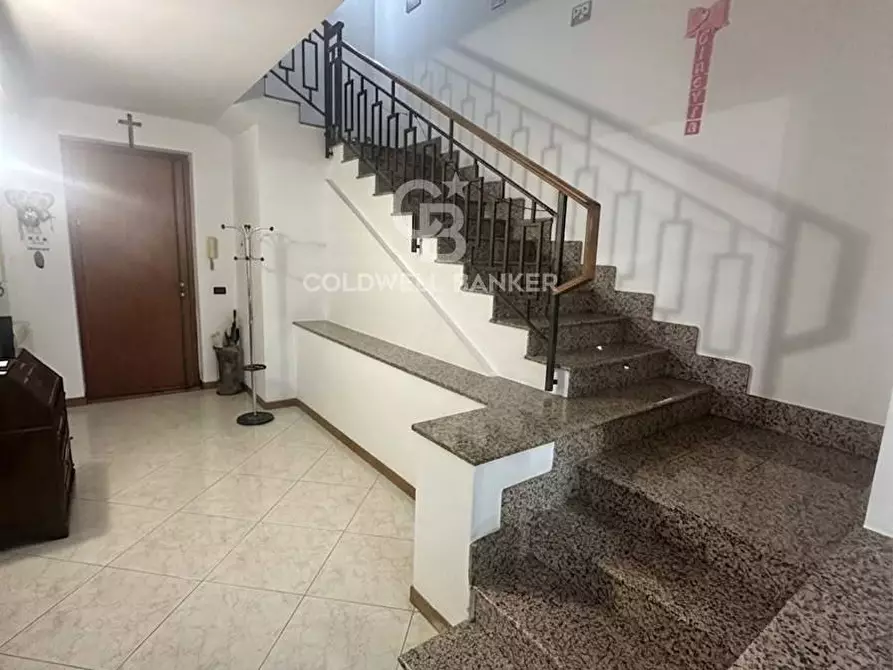 Immagine 10 di Villa in vendita  in Via Lecco 21 a Aci Catena