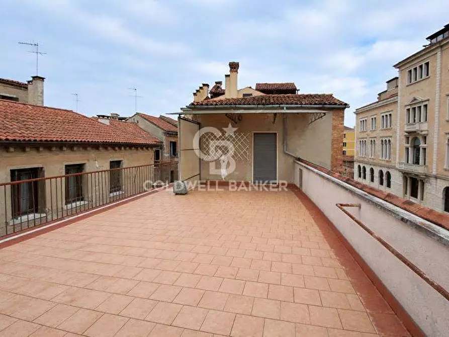 Immagine 1 di Appartamento in vendita  in Campo Santi Giovanni E Paolo a Venezia