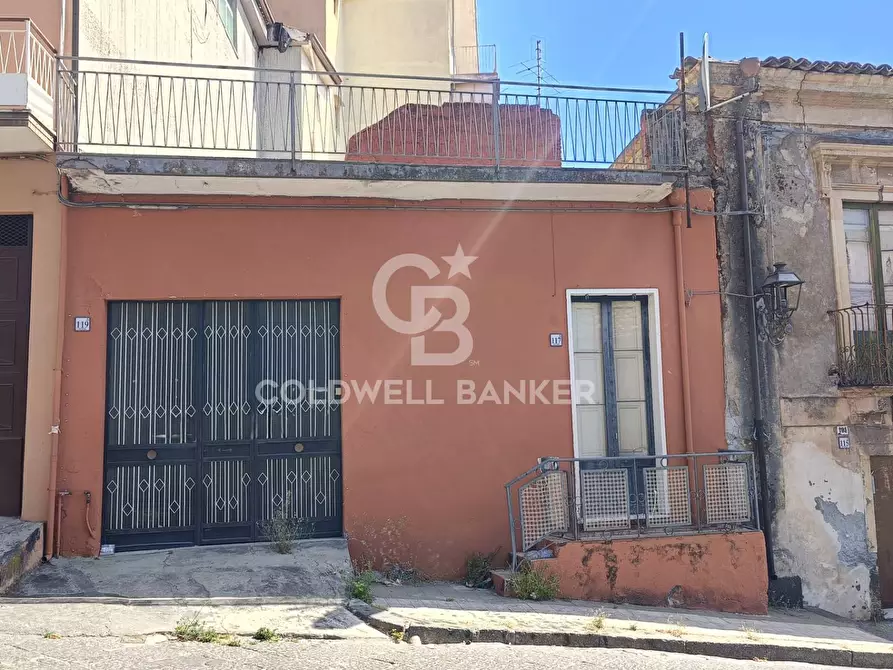 Immagine 1 di Casa indipendente in vendita  in Via Roma 119 a Aci Catena