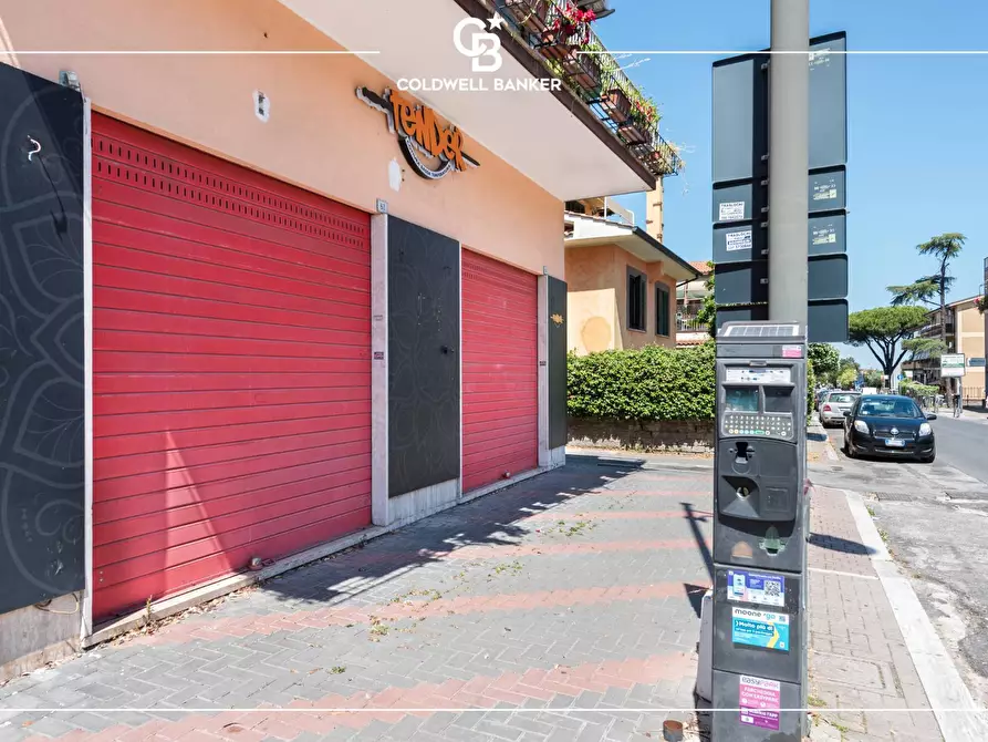 Immagine 2 di Locale commerciale in affitto  in Via Mura Dei Francesi 83/85 a Ciampino