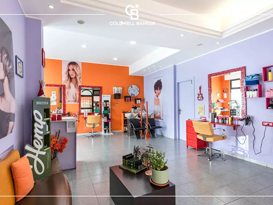 Immagine 6 di Locale commerciale in vendita  in Via Ramo D'Oro 27 a Ariccia