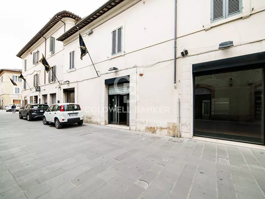 Immagine 11 di Locale commerciale in affitto  in via venti settembre a Foligno