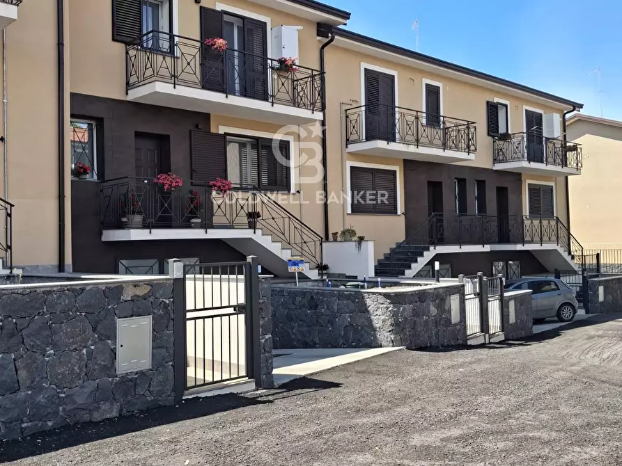 Immagine 2 di Villetta a schiera in vendita  in via Mons.  Pennisi angolo via della resistenza a Gravina Di Catania