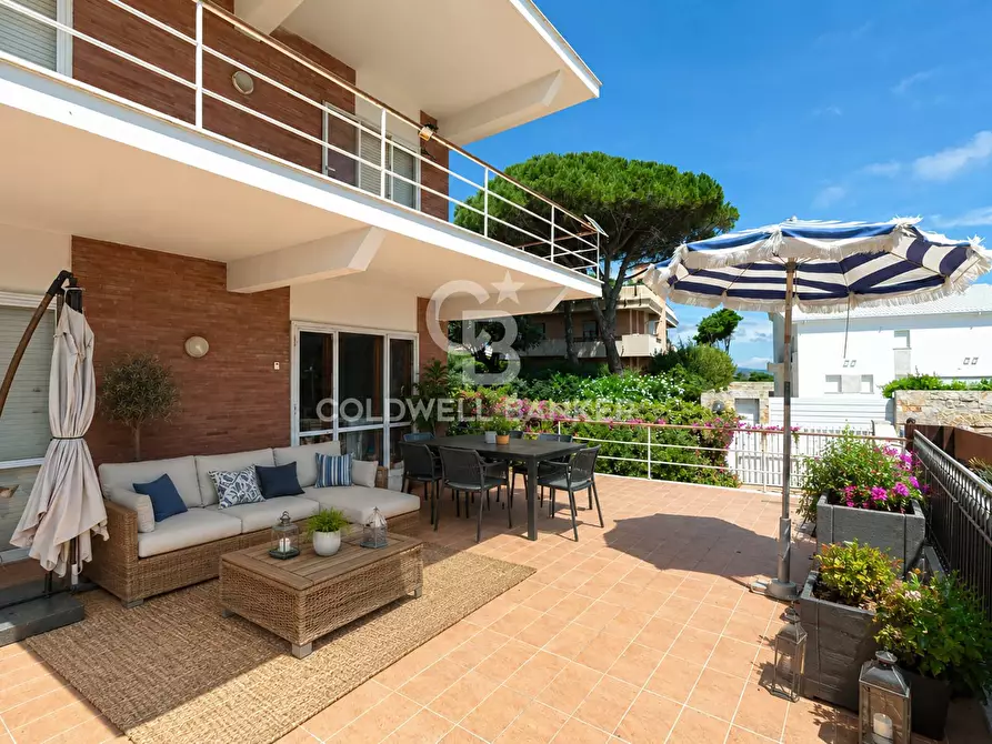 Immagine 1 di Villa in vendita  in Via Aurelia 136 a Santa Marinella