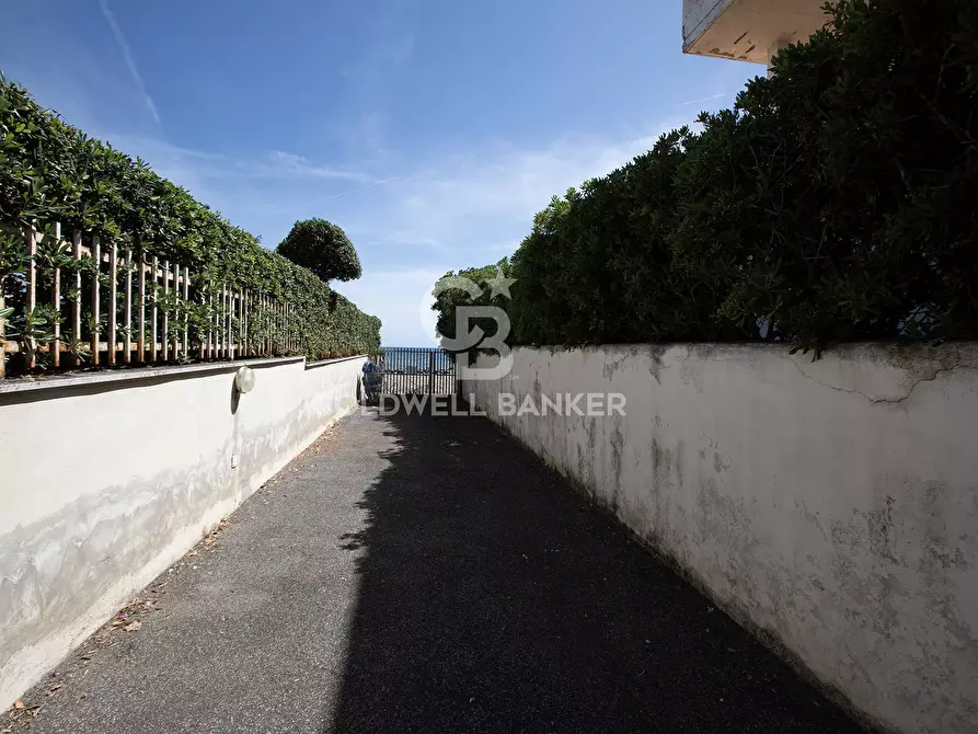 Immagine 35 di Villa in vendita  in Via Aurelia 136 a Santa Marinella
