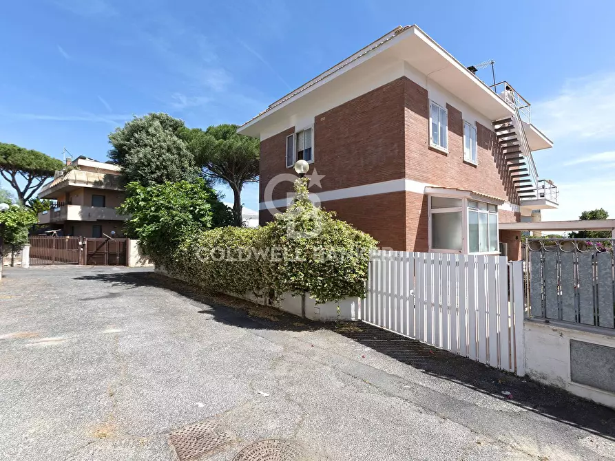 Immagine 3 di Villa in vendita  in Via Aurelia 136 a Santa Marinella
