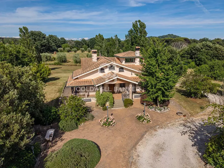 Immagine 1 di Villa in vendita  in Via del Castagno 7 a Manziana