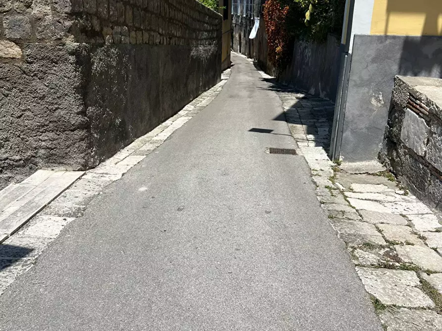 Immagine 3 di Palazzo in vendita  in VIA CASTELLO a Caiazzo