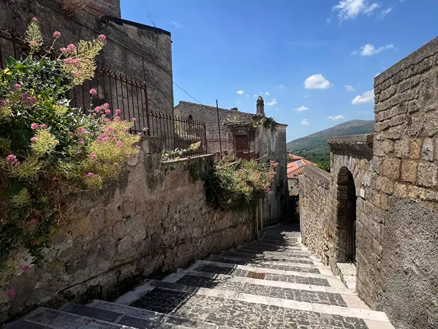 Immagine 1 di Palazzo in vendita  in VIA CASTELLO a Caiazzo