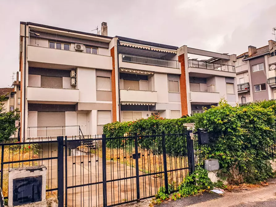 Immagine 3 di Villa in vendita  in via Toscana 33 a Terracina