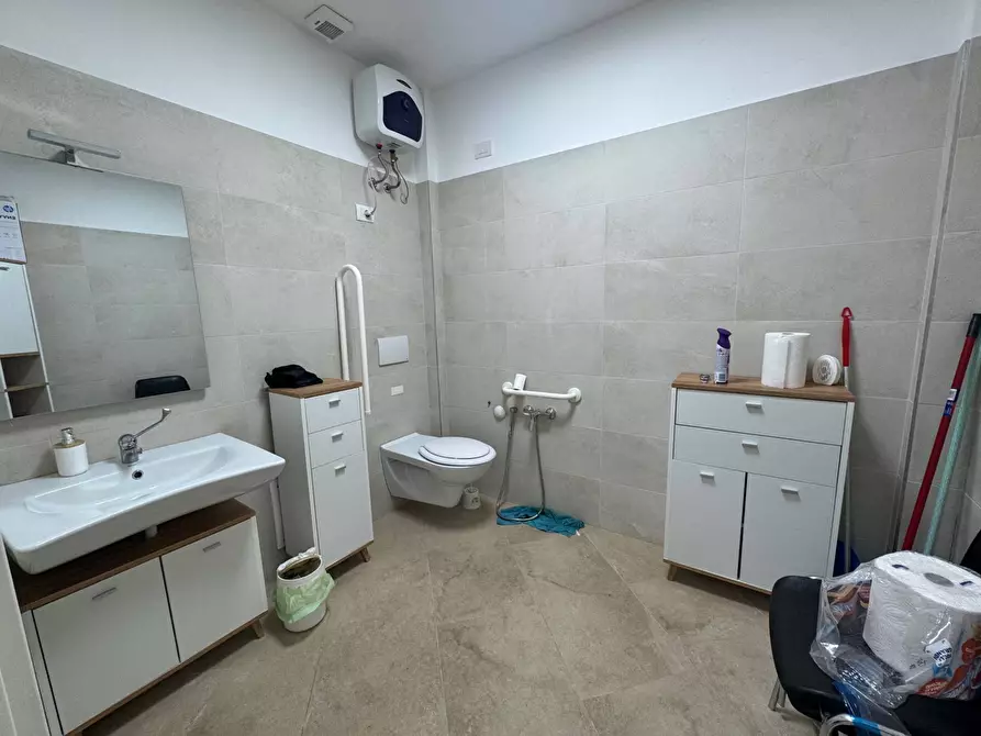 Immagine 11 di Locale commerciale in vendita  in VIA GUIDO PIOVENE 18 a Olbia